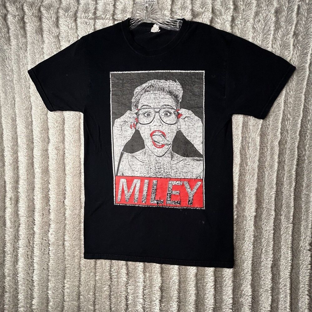 Miley Cyrus Graphic T-shirt Womens‎ Size Small Black